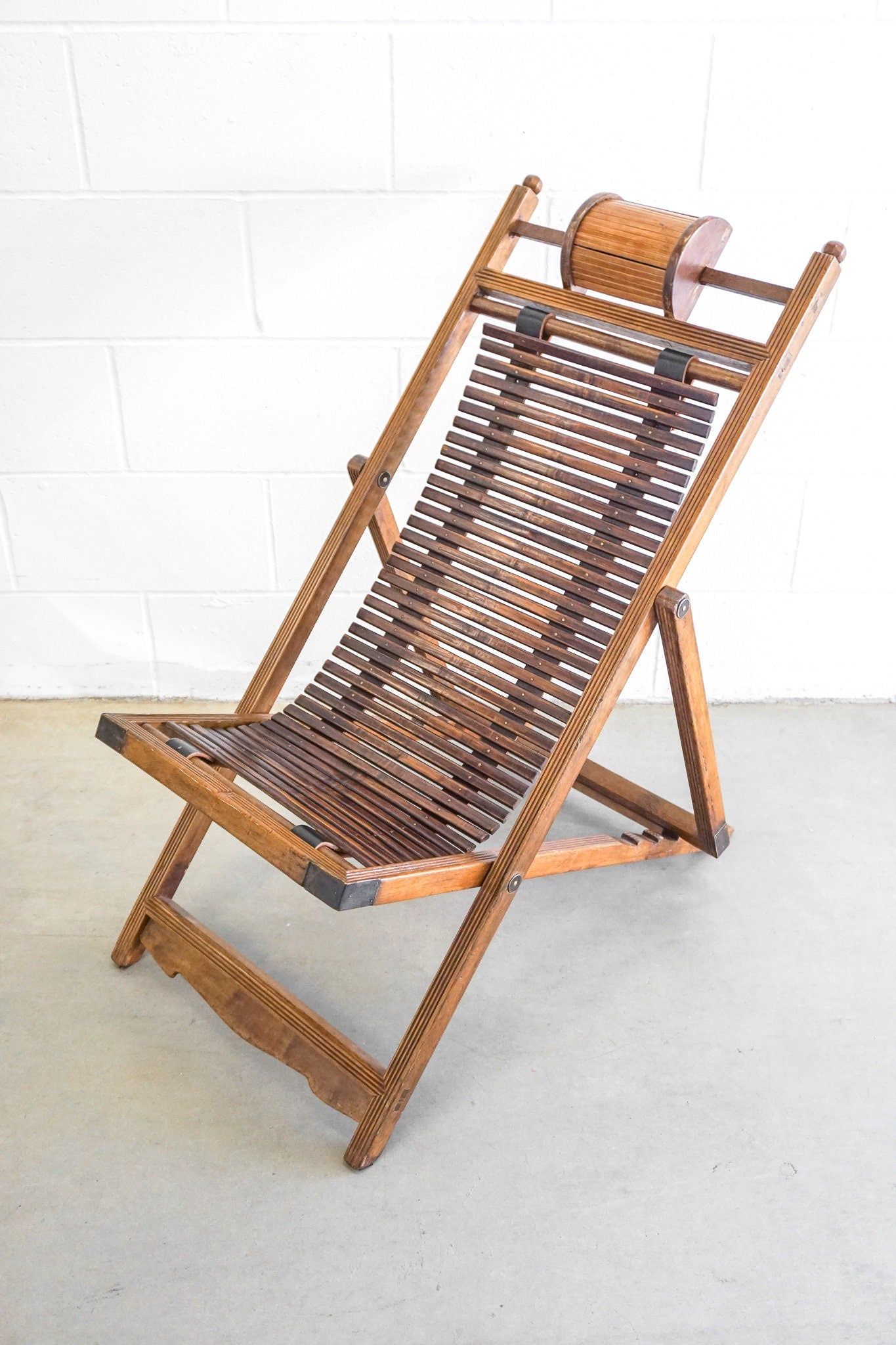 Vintage beach lounge online chair