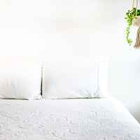 Pilgrim Pride Queen Size Nubby White Cotton Blanket Bedspread Throw with Fringe and Rounded Corners