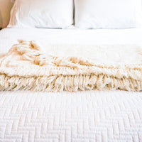 Pilgrim Pride Queen Size Nubby White Cotton Chenille Blanket Comforter Bedspread Throw with Fringe and Rounded Corners