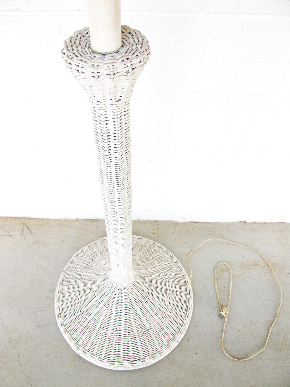 Art Deco style White Wicker Floor Lamp