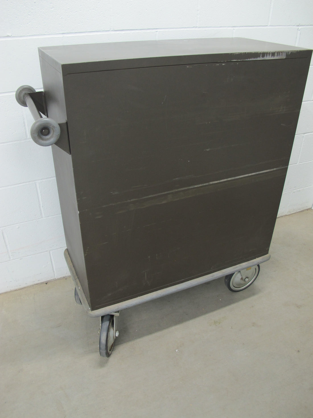 Roll Locker Rolling Industrial Locker Cabinet with 10 Lockers – Portland Revibe