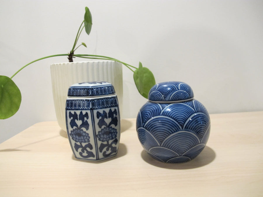 Porcelain Vase Boxes Blue and White Porcelain Fish Frog Turtle Ginger Jar