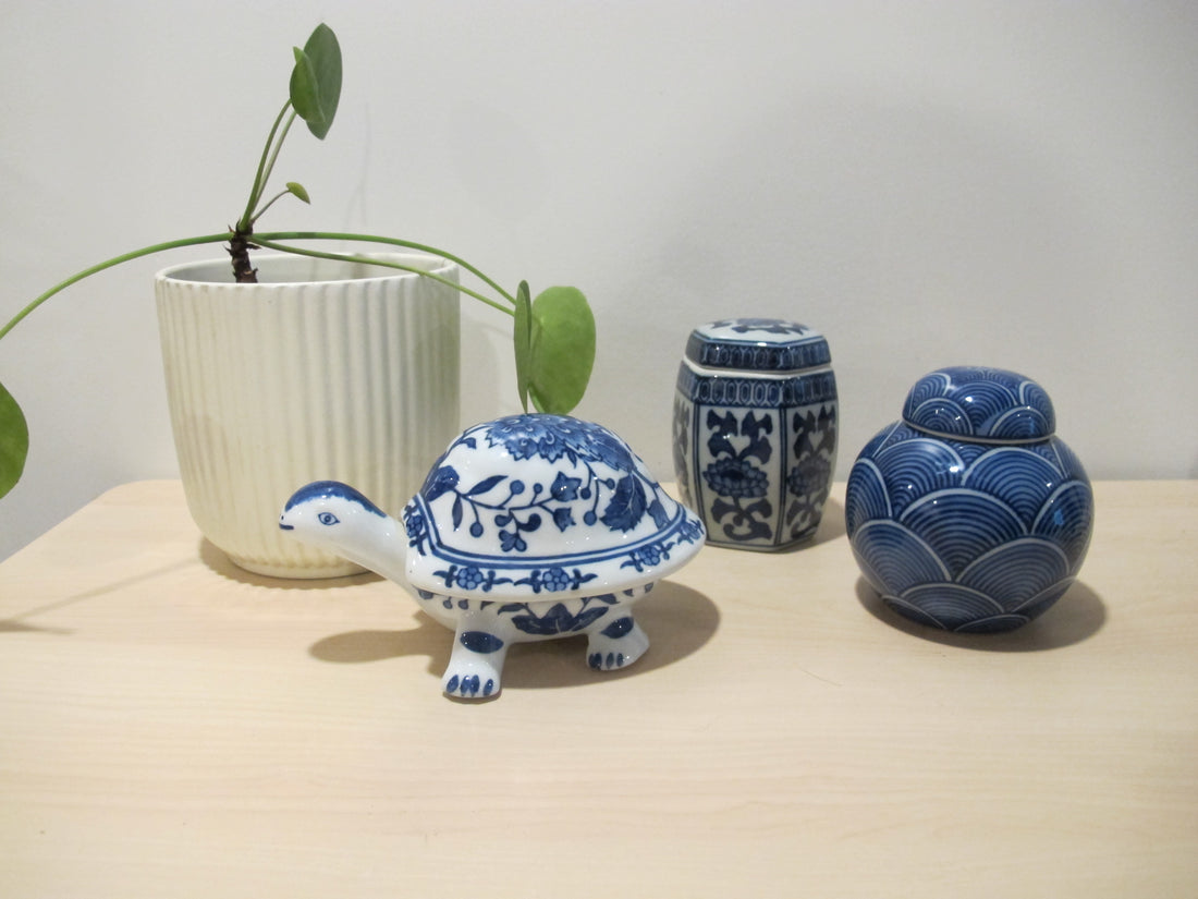 Porcelain Vase Boxes Blue and White Porcelain Fish Frog Turtle Ginger Jar
