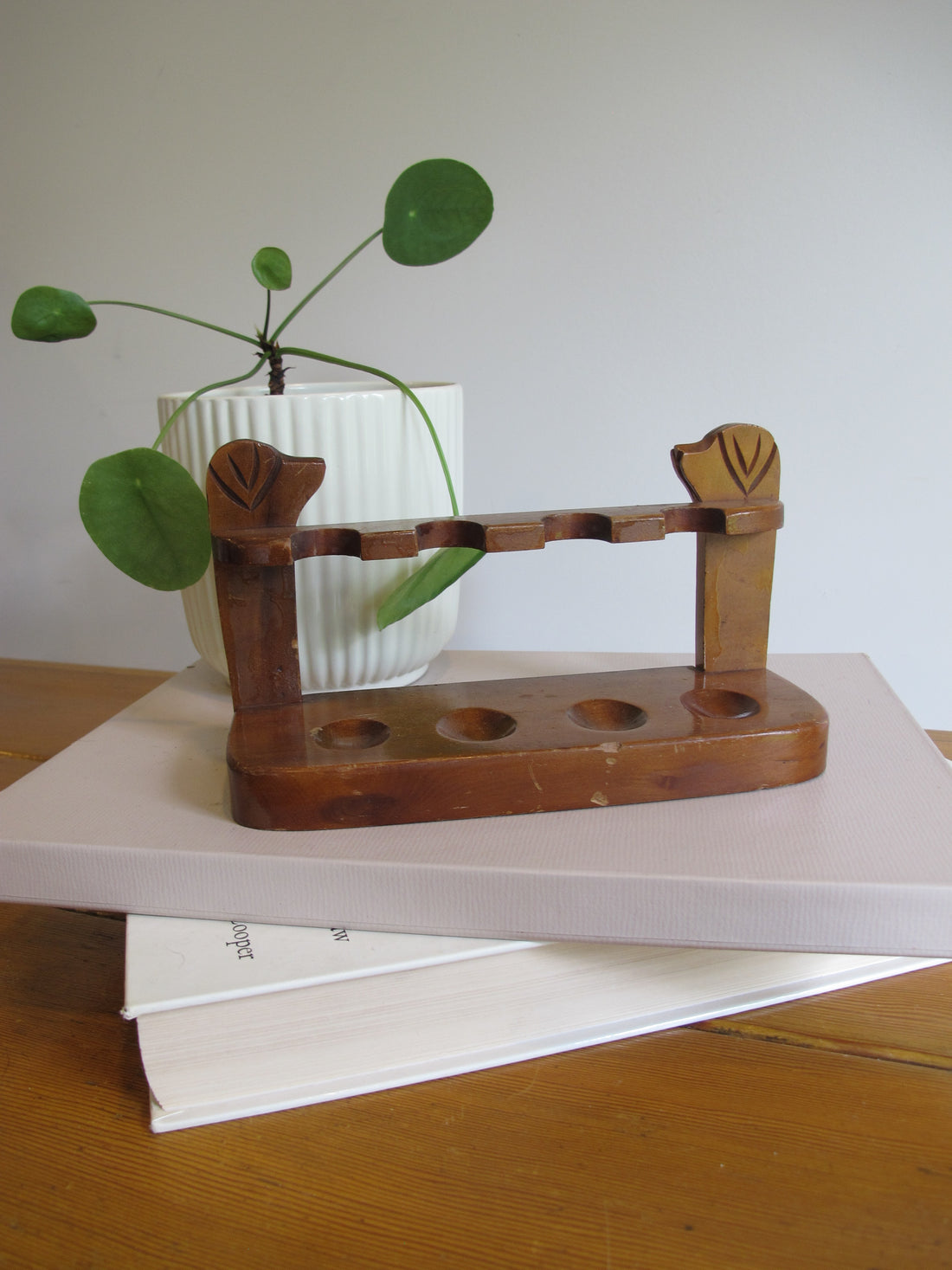Vintage Carved Wood Dog Pipe Holder – Folk Art Smoking Pipe Stand