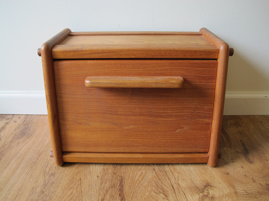 Vintage Teak Wood Bread Box – Handcrafted Thailand Kitchen Storage