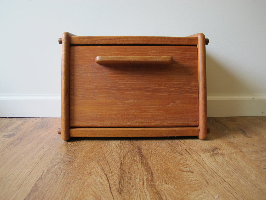 Vintage Teak Wood Bread Box – Handcrafted Thailand Kitchen Storage