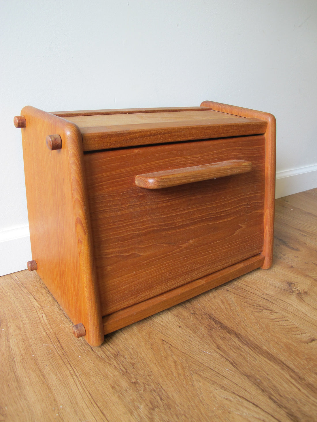 Vintage Teak Wood Bread Box – Handcrafted Thailand Kitchen Storage