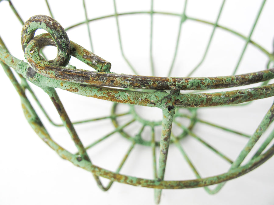 Metal Wire Clam Baskets - 4 Available (2 green, 2 white), Each Sold Separately