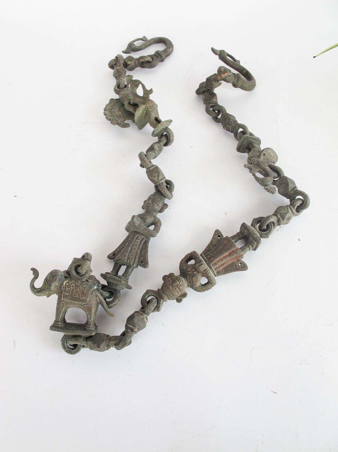 Cast Bronze Figures Elephant Chain