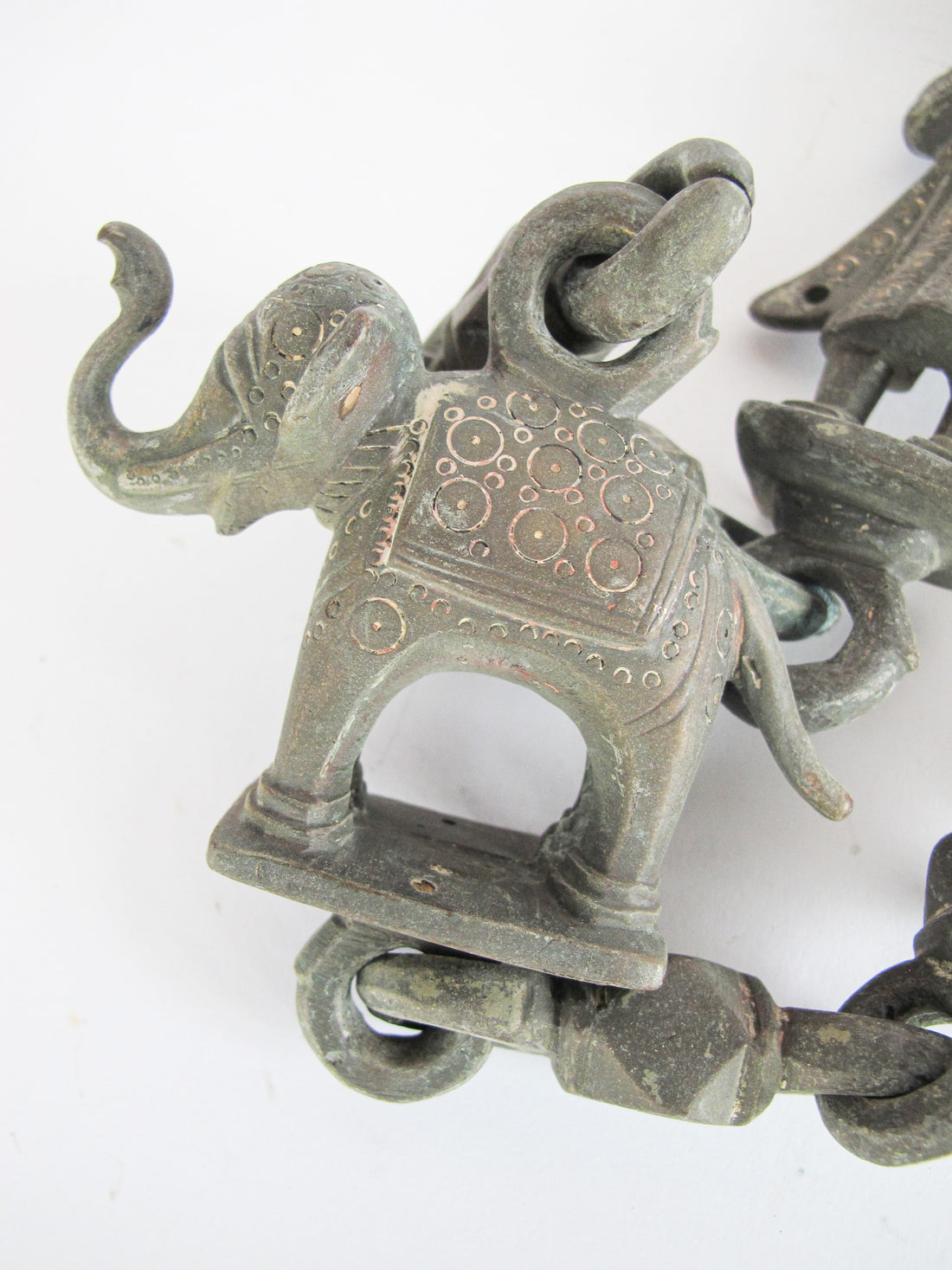 Cast Bronze Figures Elephant Chain