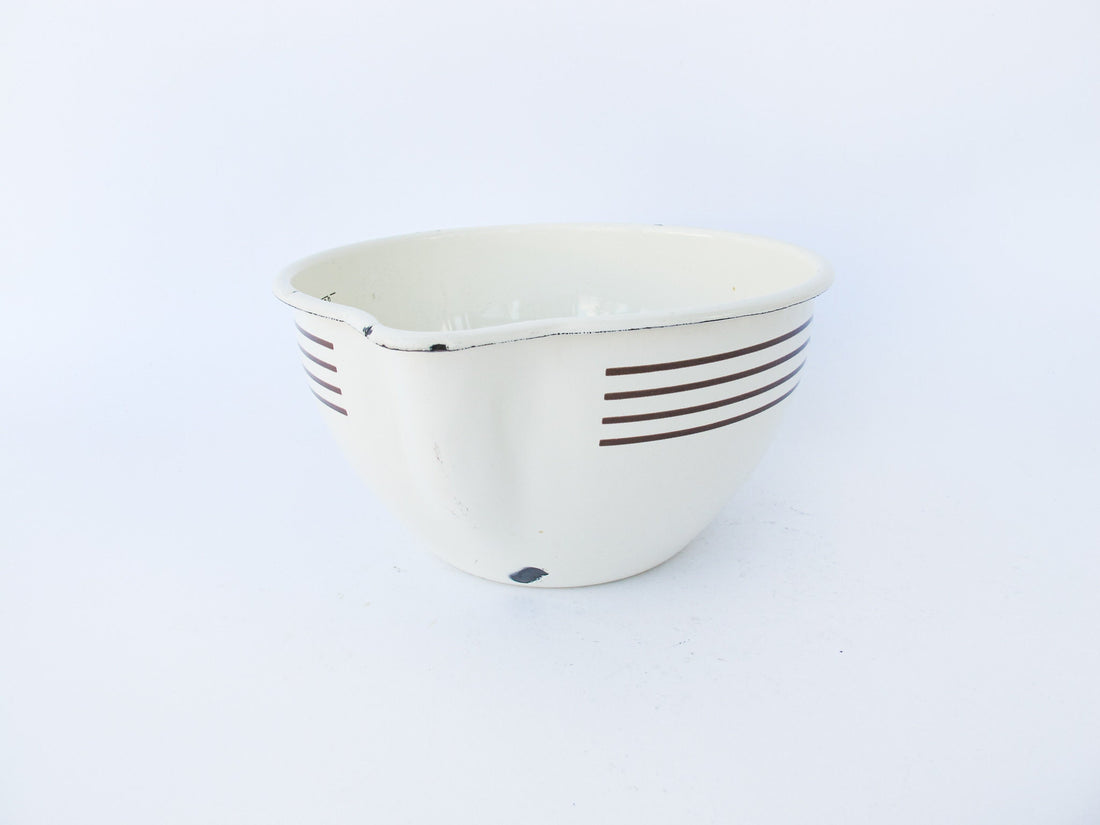 Mixing and Measuring Bowl with Spout - White, Linex Enamel, Made in Taiwan